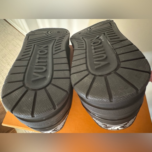 Louis Vuitton Black and White Men's Trainer Sneakers - US Size 11 - Picture 7 of 10